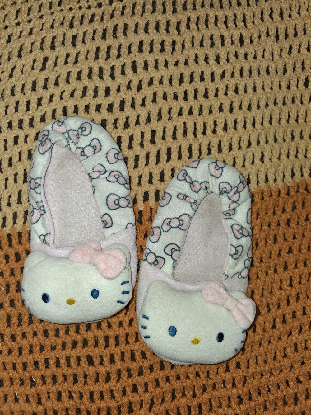 Slippers - Picture 3 of 4